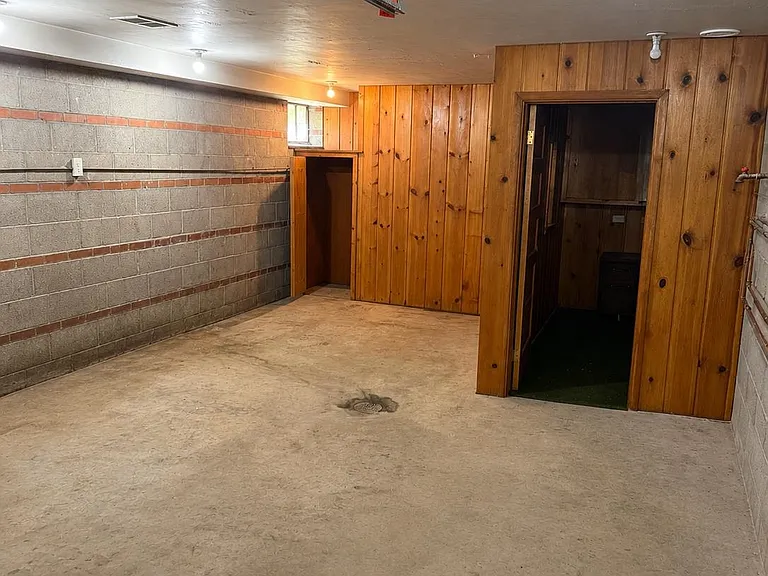 312 W Commerce St — Photo 20