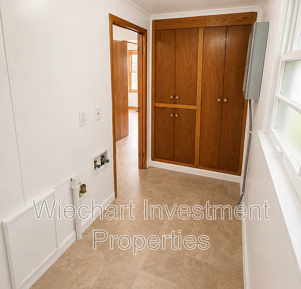 136 E Edwards St — Photo 15