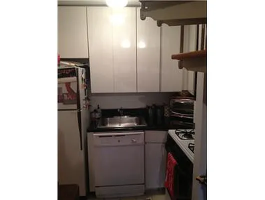 Rented by Douglas Elliman | media 19