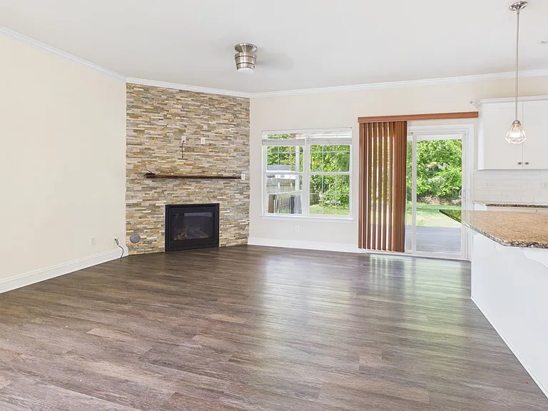 4901 Warwick Rd E — Photo 8