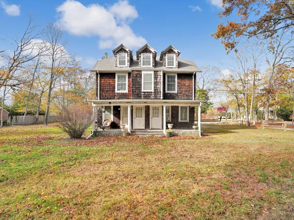 14 Halsey Ave, East Quogue, NY 11942