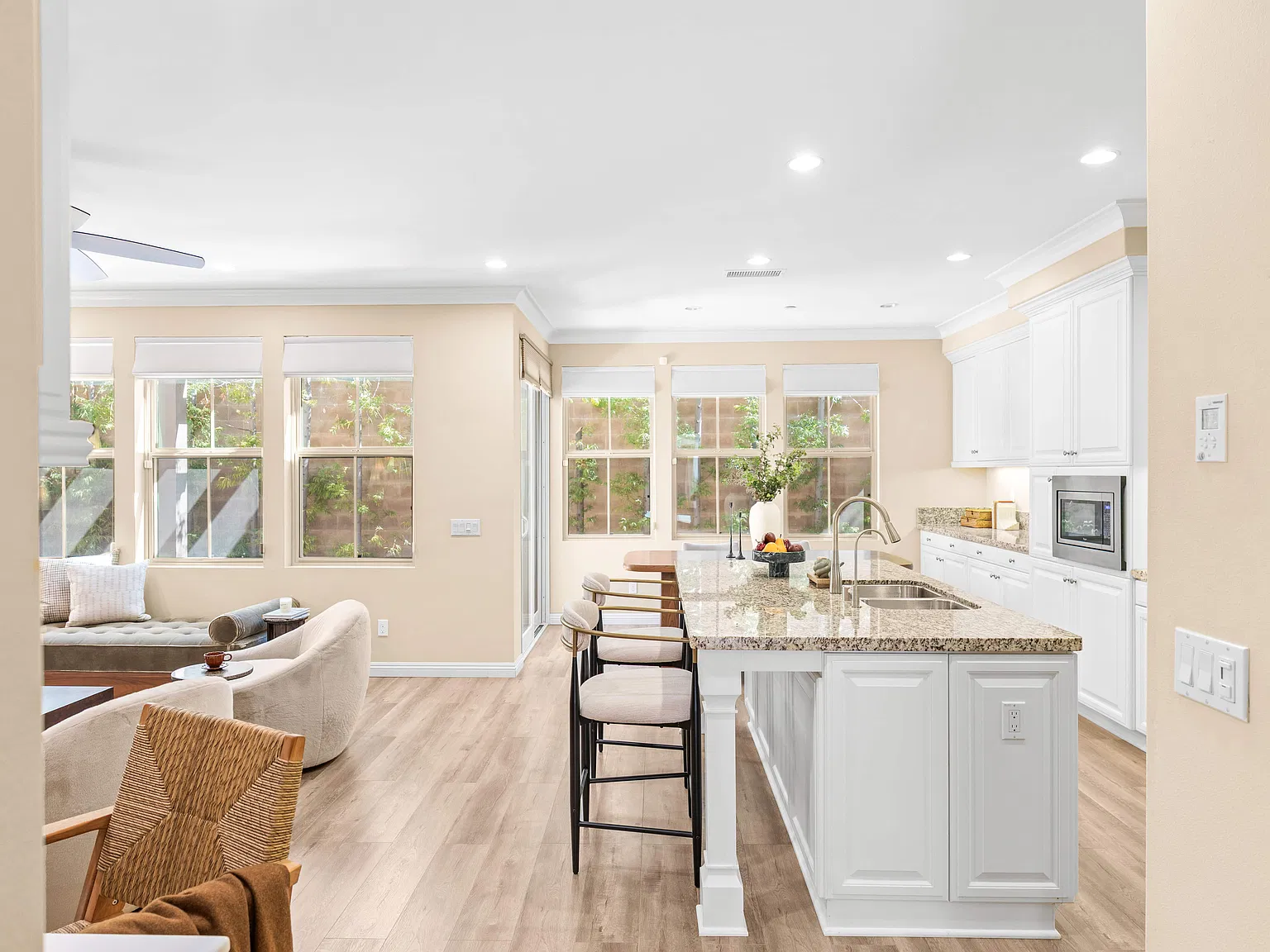 3 bed, 2.5 bath, 1685 sqft, $5,000 — Photo 4