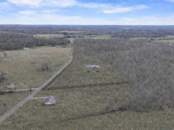 2692 Heads Church Rd, Cedar Hill, TN 37032