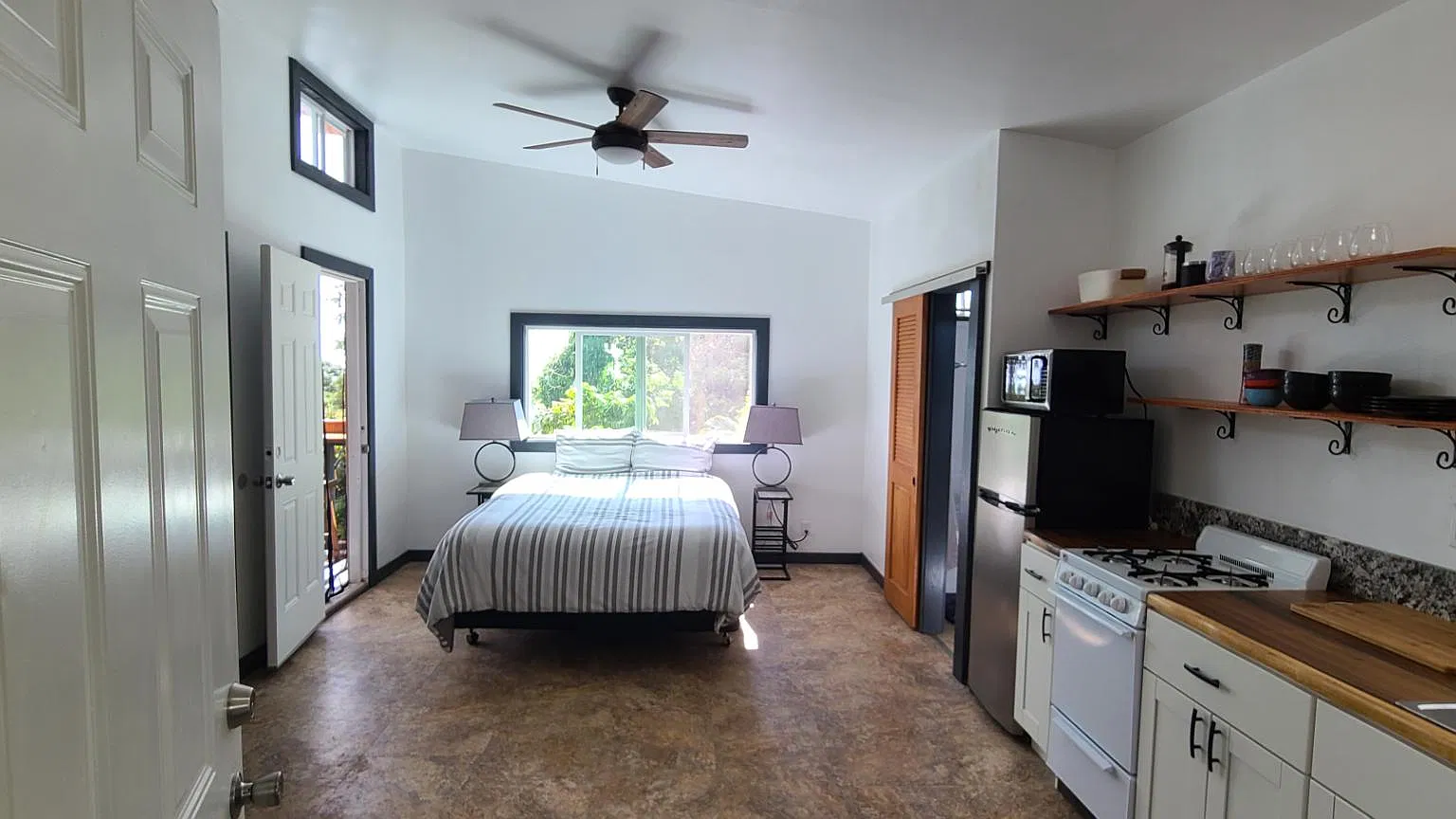 82-6087 Hawaii Belt Rd - Unit B — Photo 2