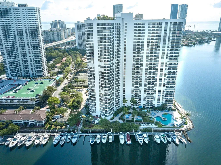 3530 Mystic Pointe Dr #1401 — Photo 49