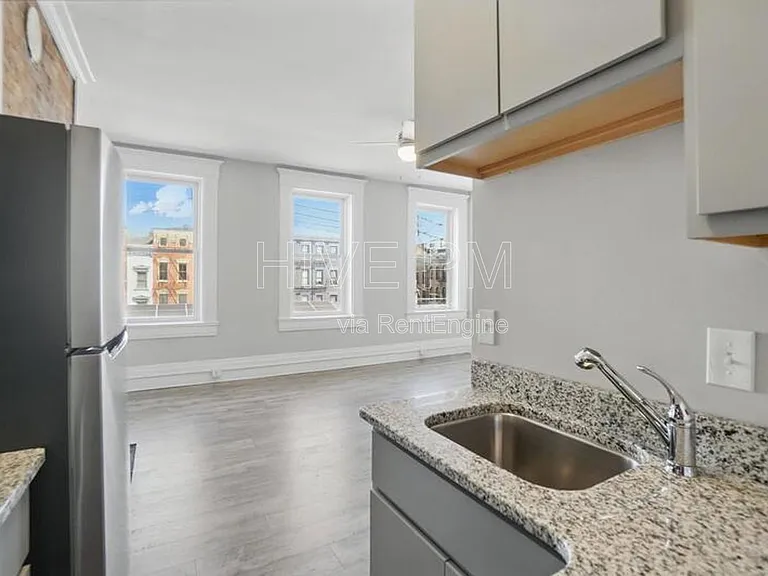 107 W Elder St #B — Photo 13