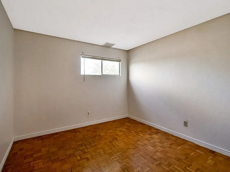 525 E Alameda Dr — Photo 17