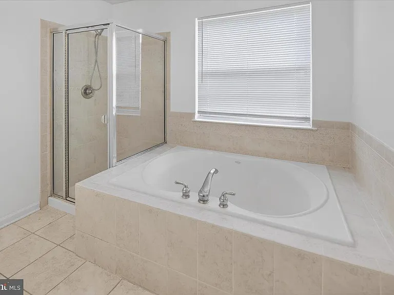 313 Fountayne Ln — Photo 26