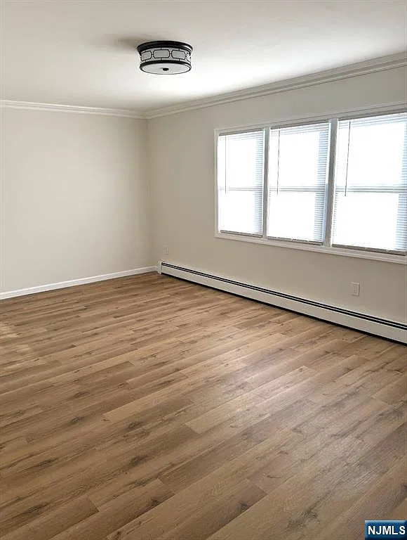 3 bed, 1.0 bath, $2,400 — Photo 2