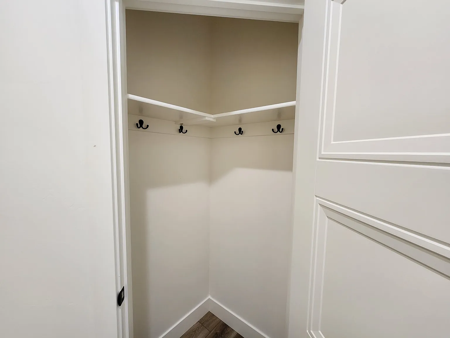 3 bed, 2.5 bath, 1415 sqft, $1,950 — Photo 3