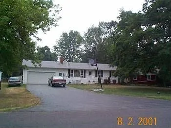 556 Irving Dr photo 1