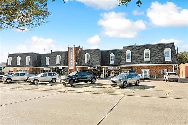 3 bed, 1.0 bath, 1800 sqft, $1,800 — Photo 1