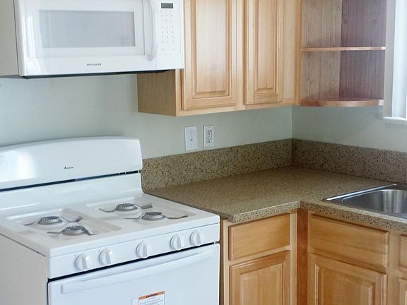 4th image of 417 E Elmwood Ave APT D