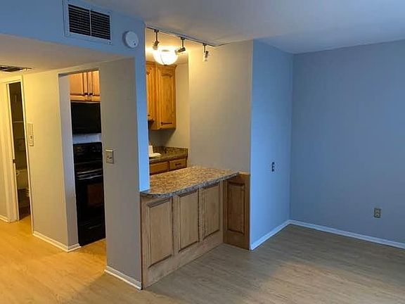 2nd image of 1707 N Prospect Ave Unit 12D