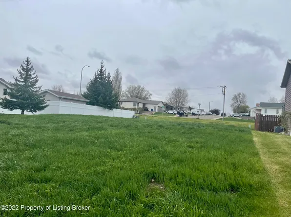 Shinagle Dr, Dickinson, ND 58601
