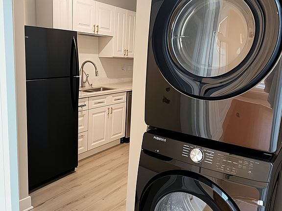 4th image of 4017-4023 Harrison St #4017-1N