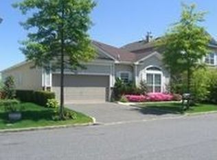 125 Hamlet Dr, Mount Sinai, NY 11766