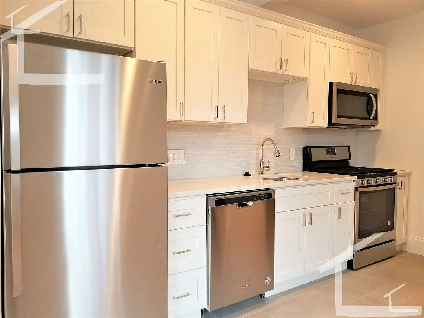 2 Bedroom In Allston — Photo 2