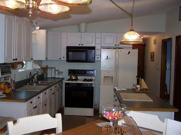 Great kitchen with island
