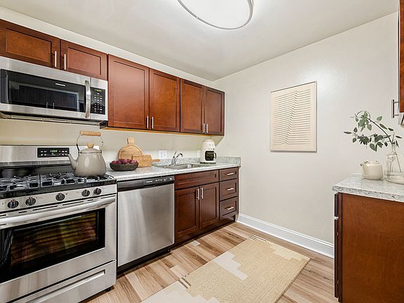 5th image of 8518 16th St #8504-407