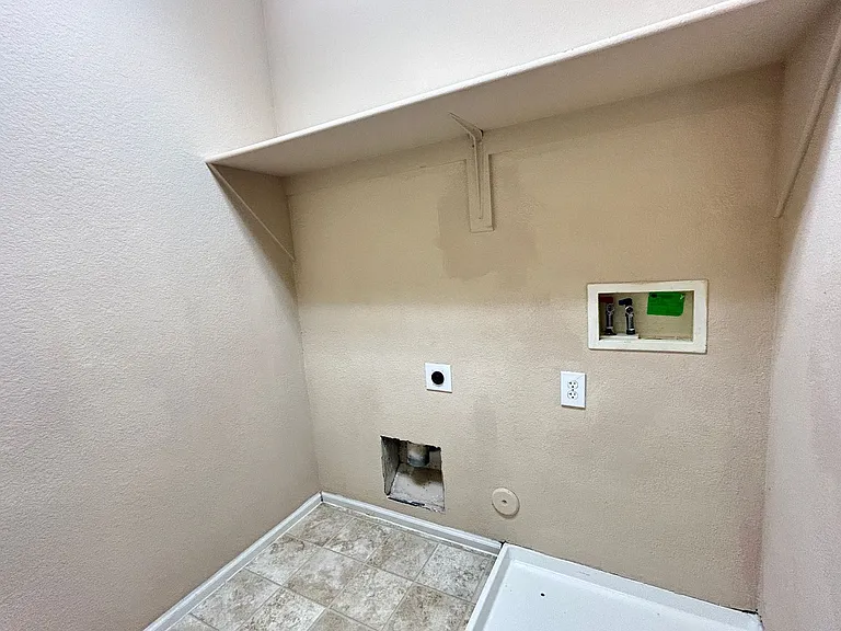 2109 N 109th Ave — Photo 27