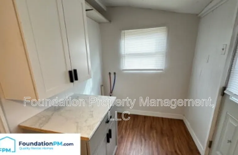2569 Henderson St — Photo 5