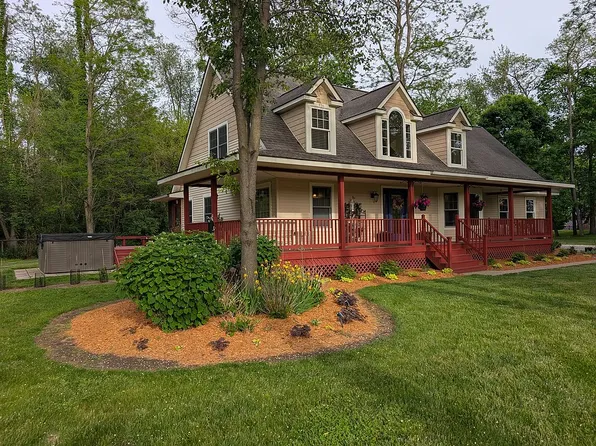 11063 Peary Dr, Whitmore Lake, MI 48189