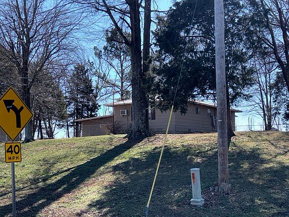 2nd image of 2949 Sidonia Rd