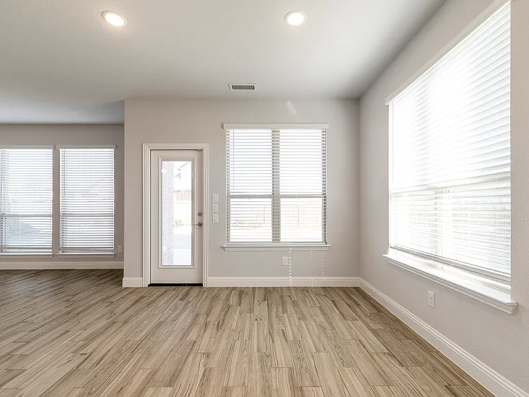 1113 Granger Dr — Photo 14