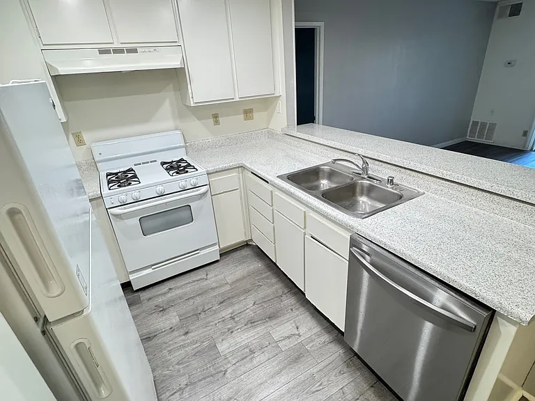 1133 E Alosta Ave #B201 — Photo 3