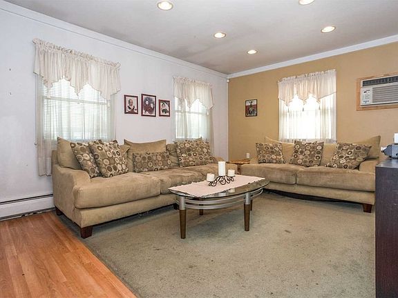 3rd image of 31 Green Ln