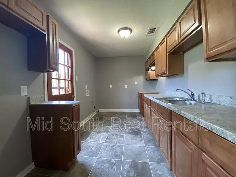 341 Fields Ave — Photo 6