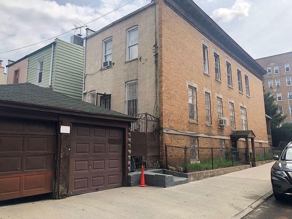 2nd image of 6746 Ridge Blvd #1