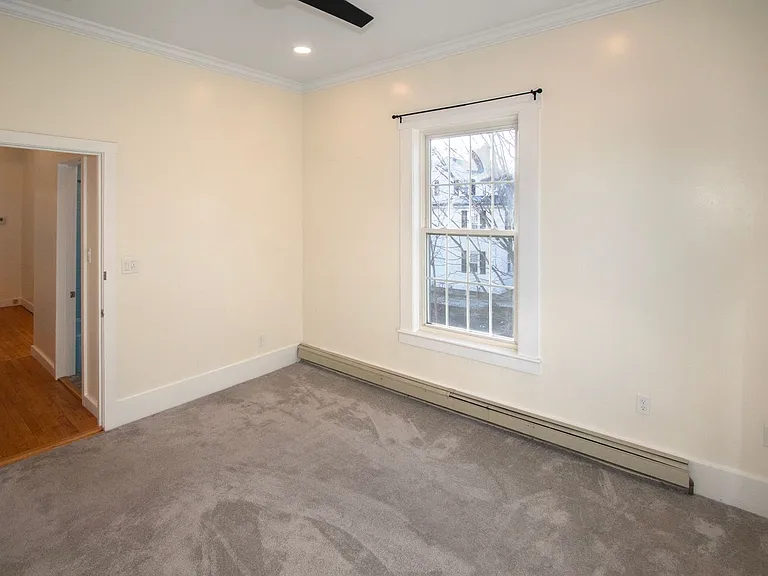 166 Central — Photo 22