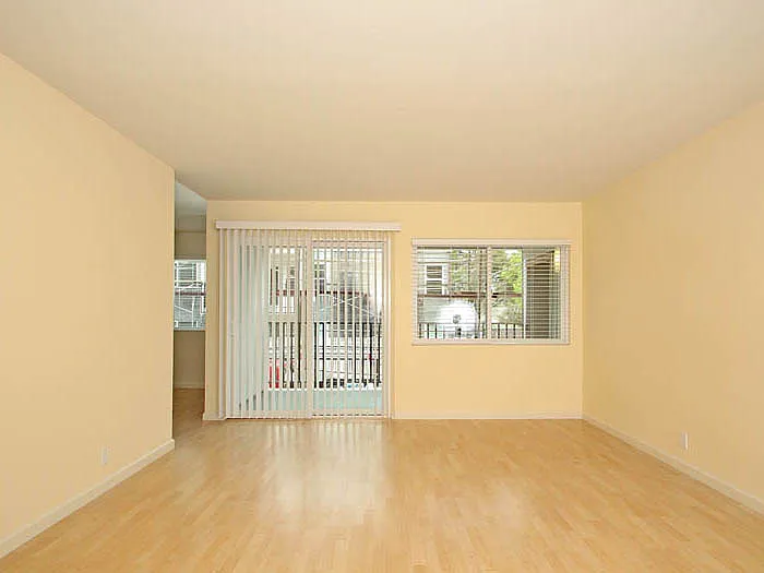 120-122 E Creek Dr — Photo 7