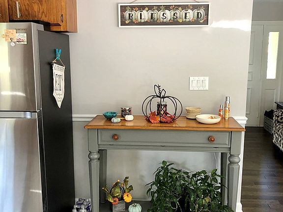 5th image of 107 Asbury Ct