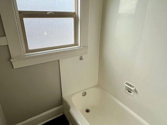 5th image of 109 University Ave APT 4