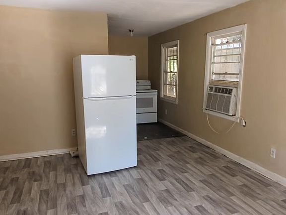 2nd image of 905 Dorsett Ave