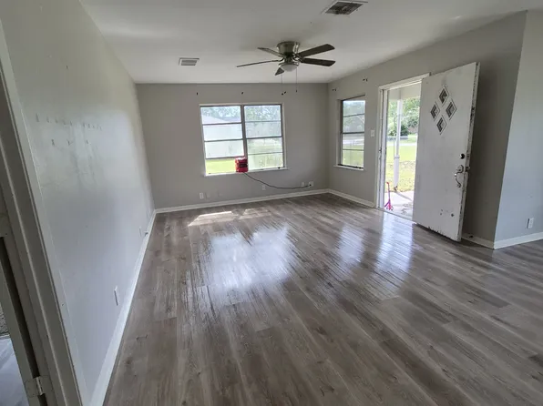 1004 Earley St, Sweeny, TX 77480