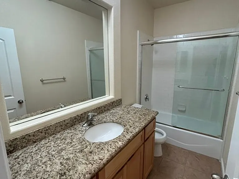 1217 Jennings Ave — Photo 12