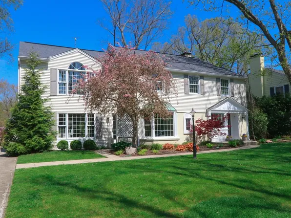 6608 Miami Bluff Dr, Cincinnati, OH 45227