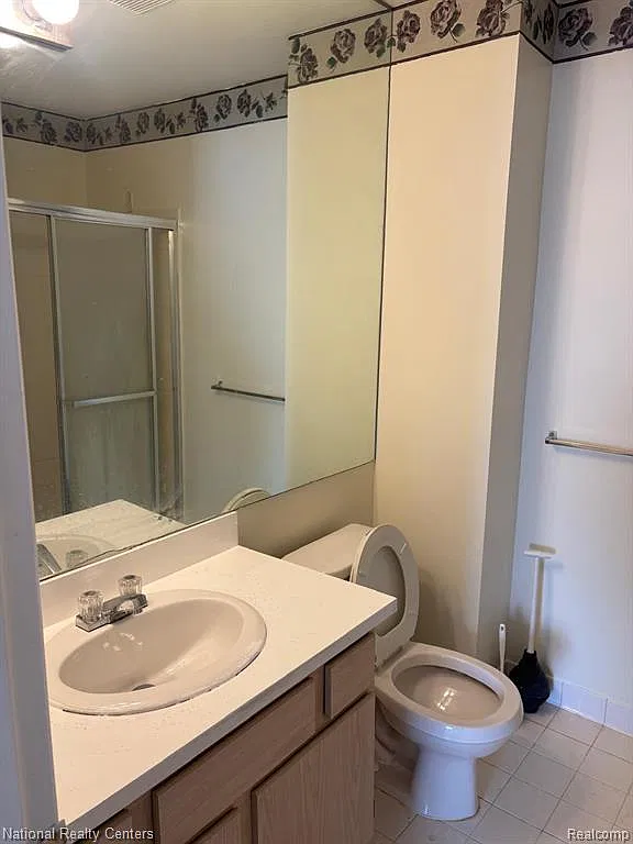 2 bed, 2.5 bath, 998 sqft, $1,600 — Photo 3