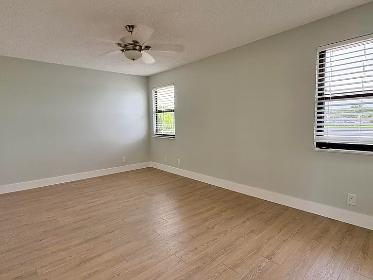 5325 Tennis Ln — Photo 31