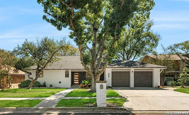 3 bed, 2.0 bath, 1970 sqft, $2,299 — Photo 2