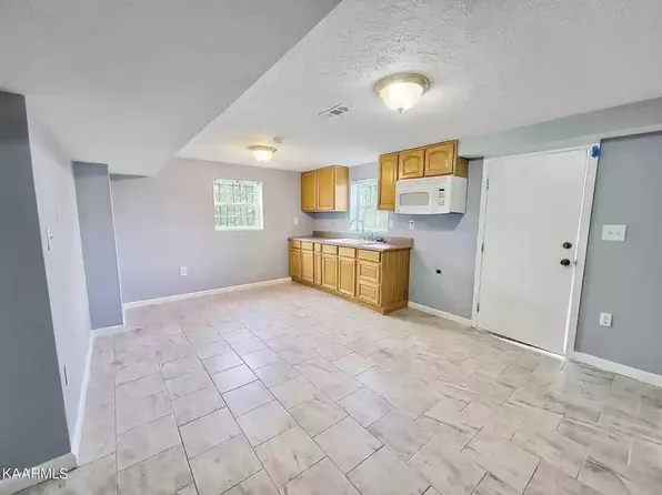 407 Glenoaks Dr, Knoxville, TN 37912