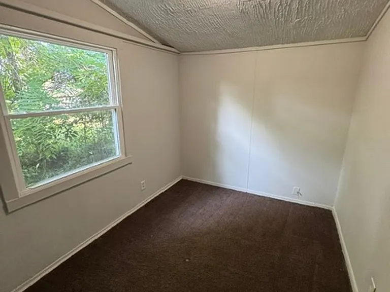 1115 Grant Ave — Photo 6