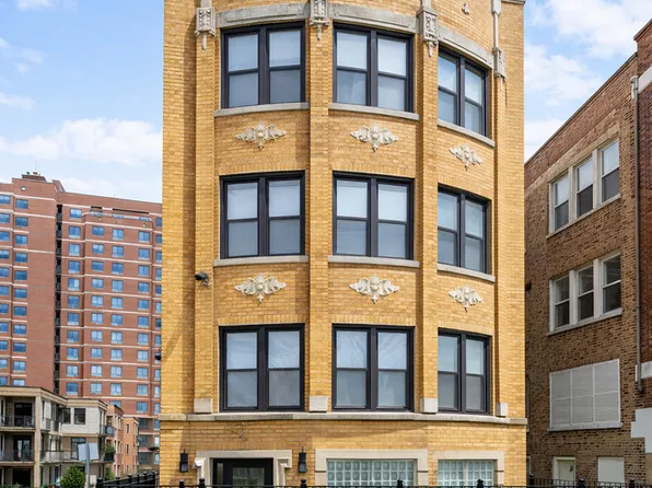 6711 S Paxton Ave, Chicago, IL 60649