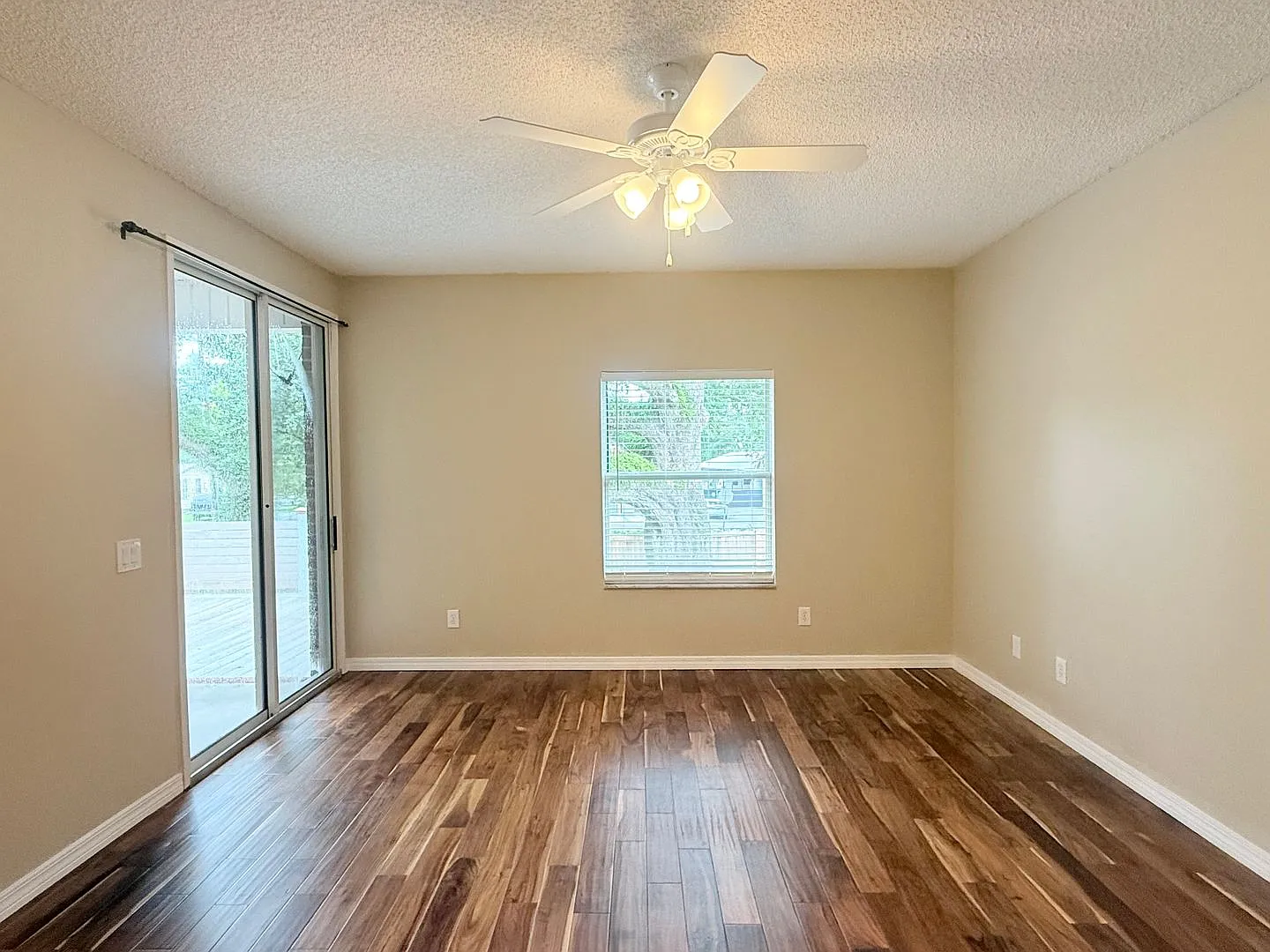 4 Bed/2 Bath Home + Bonus Room — Photo 4