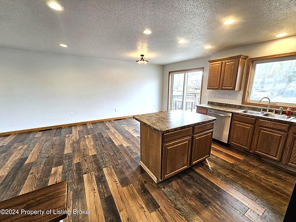 5th image of 873 Shinagle Dr