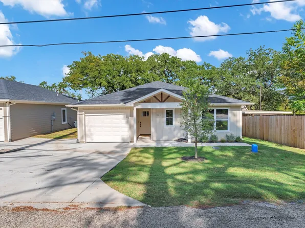 811 Branding Iron Trl, Granbury, TX 76049